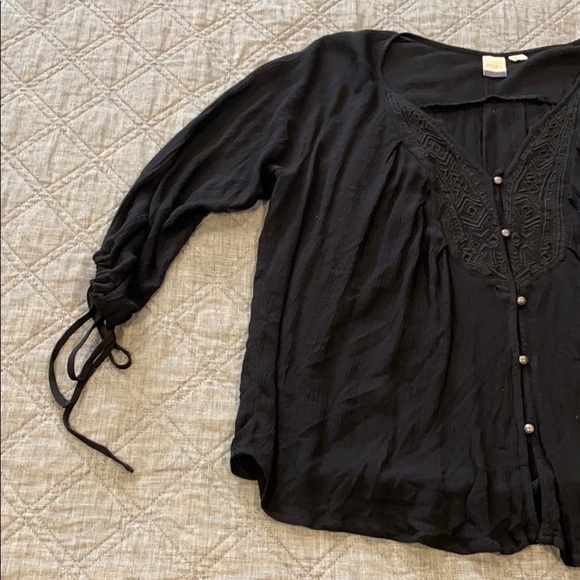 EUC Roxy Black Flowy Button Down Blouse - Picture 11 of 14